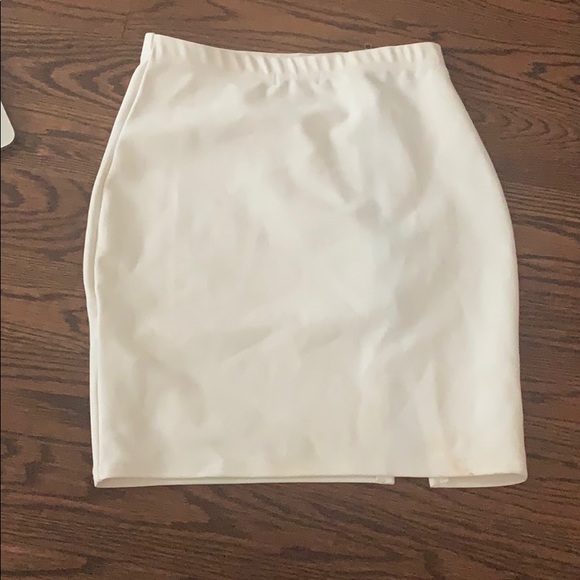 Boohoo White zip up skirt with slit over thigh! - Picture 5 of 6